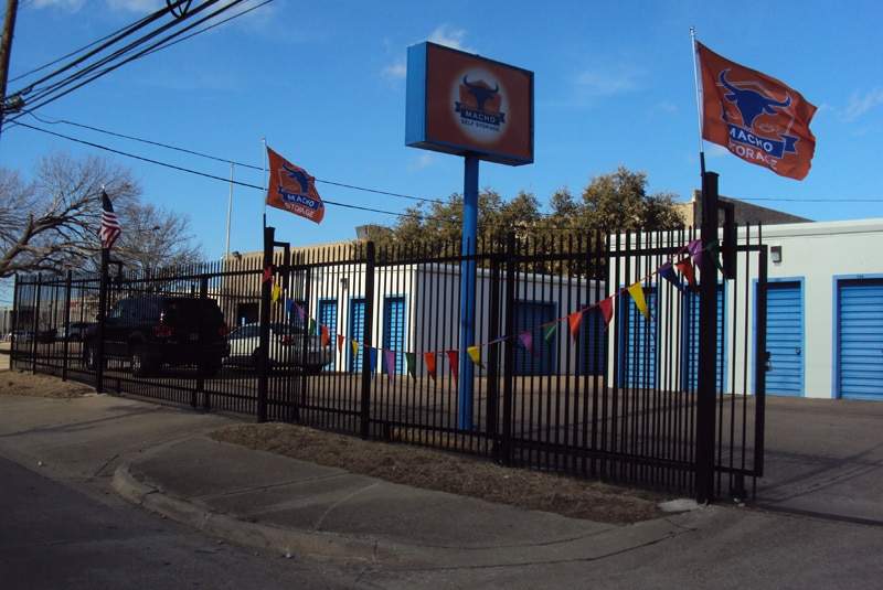 Self Storage Dallas No Admin Fees, Clean And Secure Storage